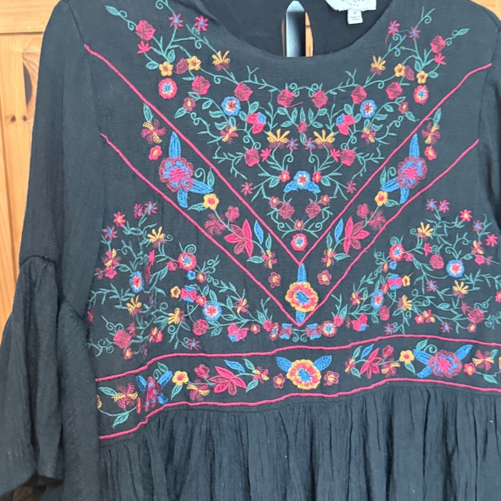 Umgee Tunic Dress Boho Floral Embroidered M Black Excellent Bell Sleeve C0384 - Picture 4 of 6